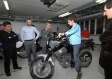 Valentino Rossi visita Yamaha Motor Italy