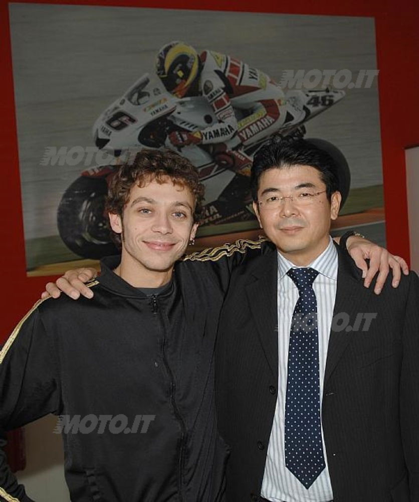 Rossi con il presidente di YMIT Hiromu Murata