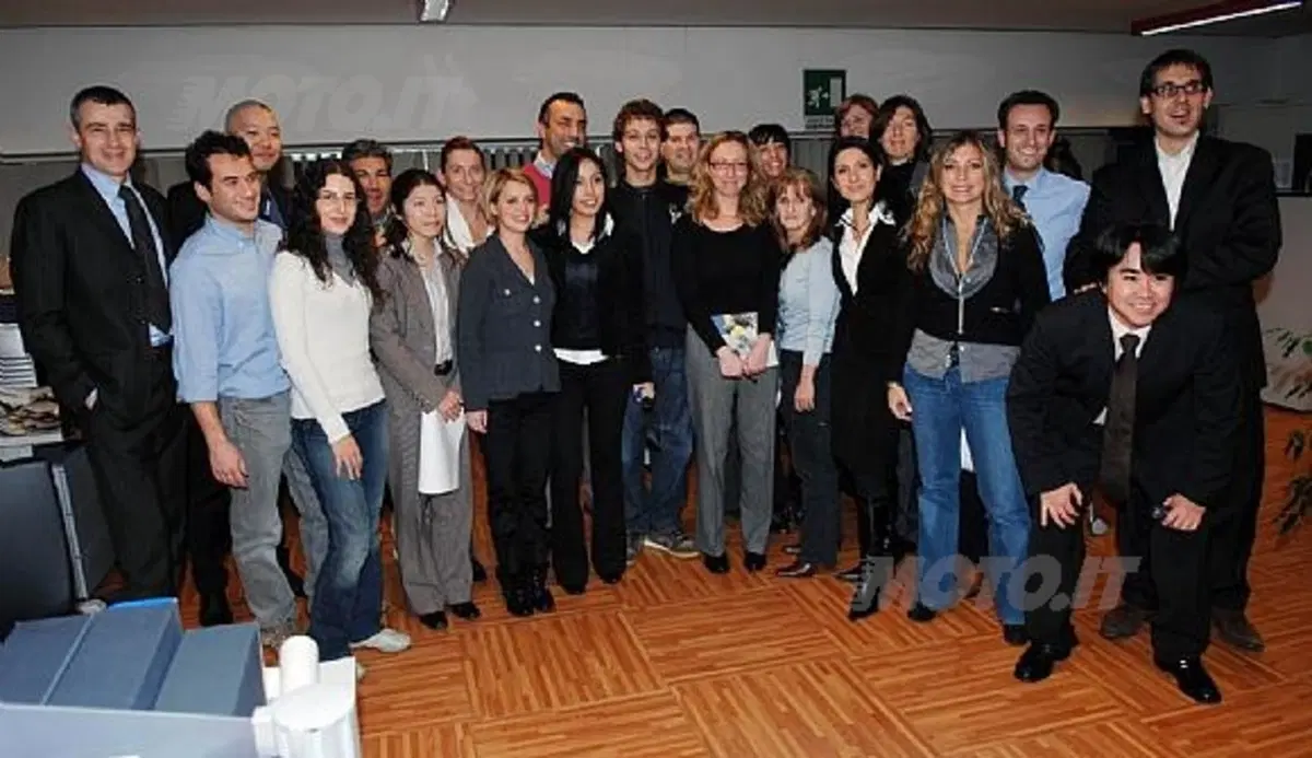 Valentino Rossi visita Yamaha Motor Italy (2)