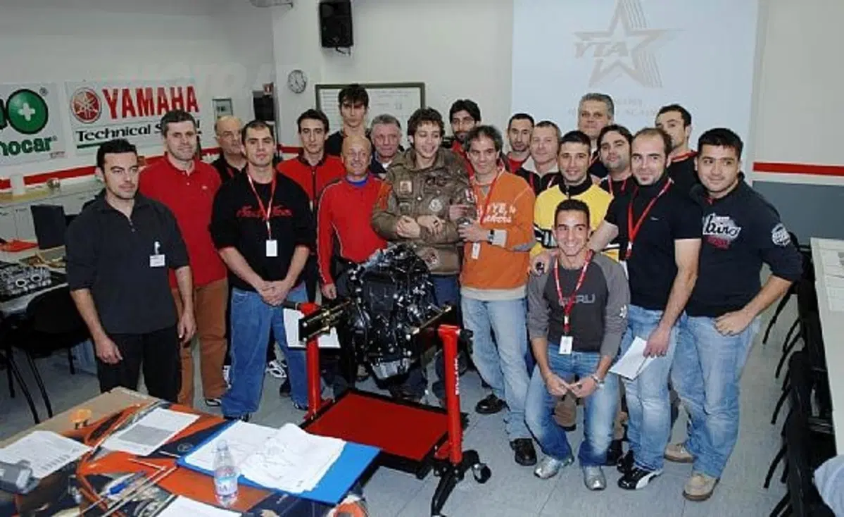 Valentino Rossi visita Yamaha Motor Italy (4)