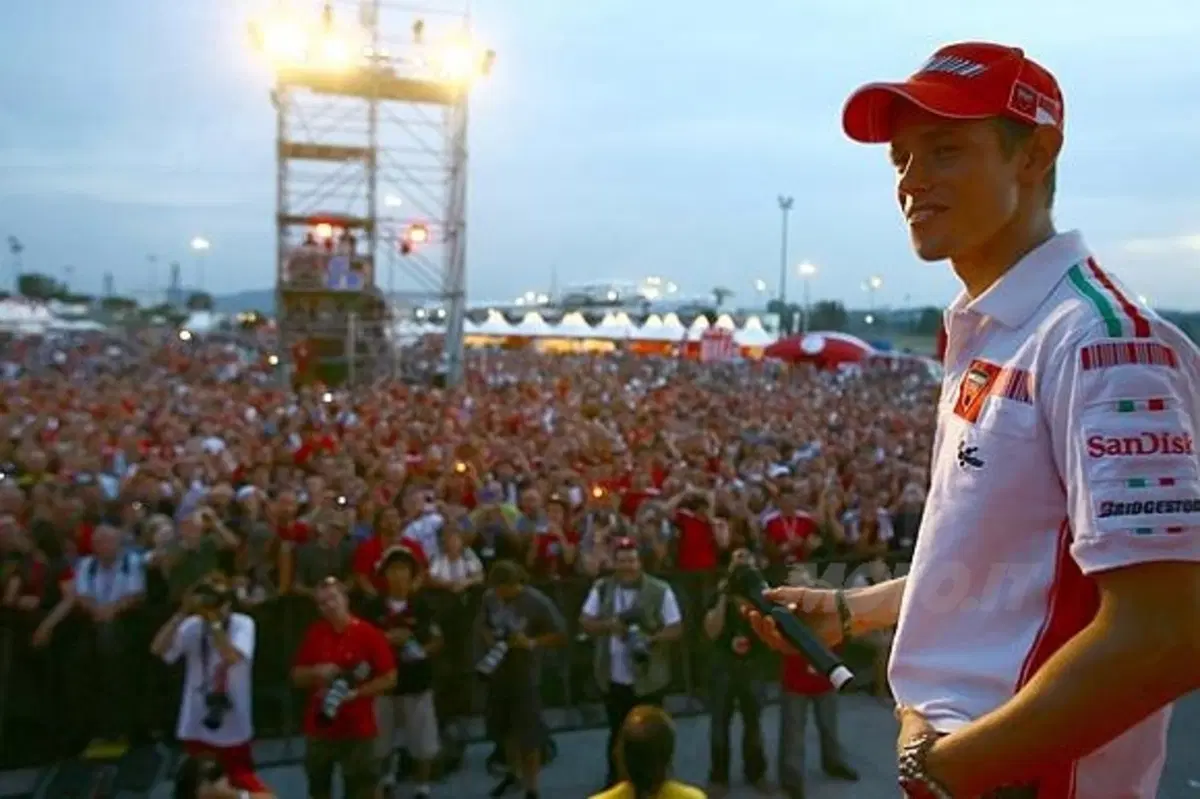 I Campioni Ducati in piazza coi loro tifosi a Bologna 