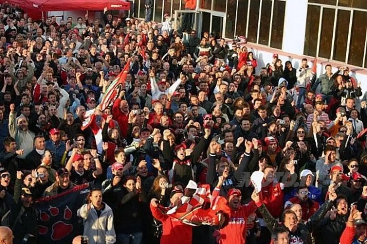I Campioni Ducati in piazza coi loro tifosi a Bologna  (8)