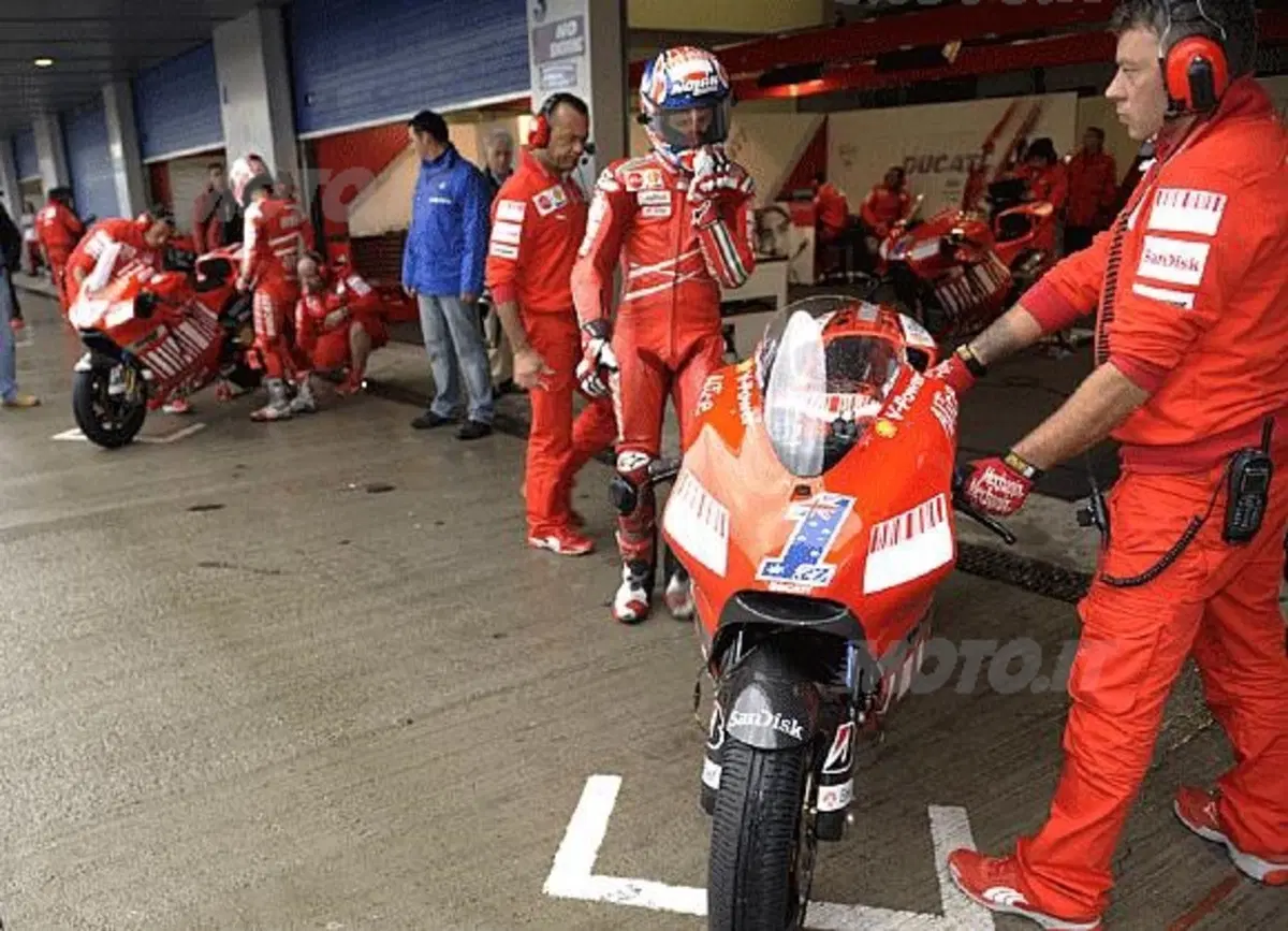 RR Races Report su MotoTv con Stoner e Melandri