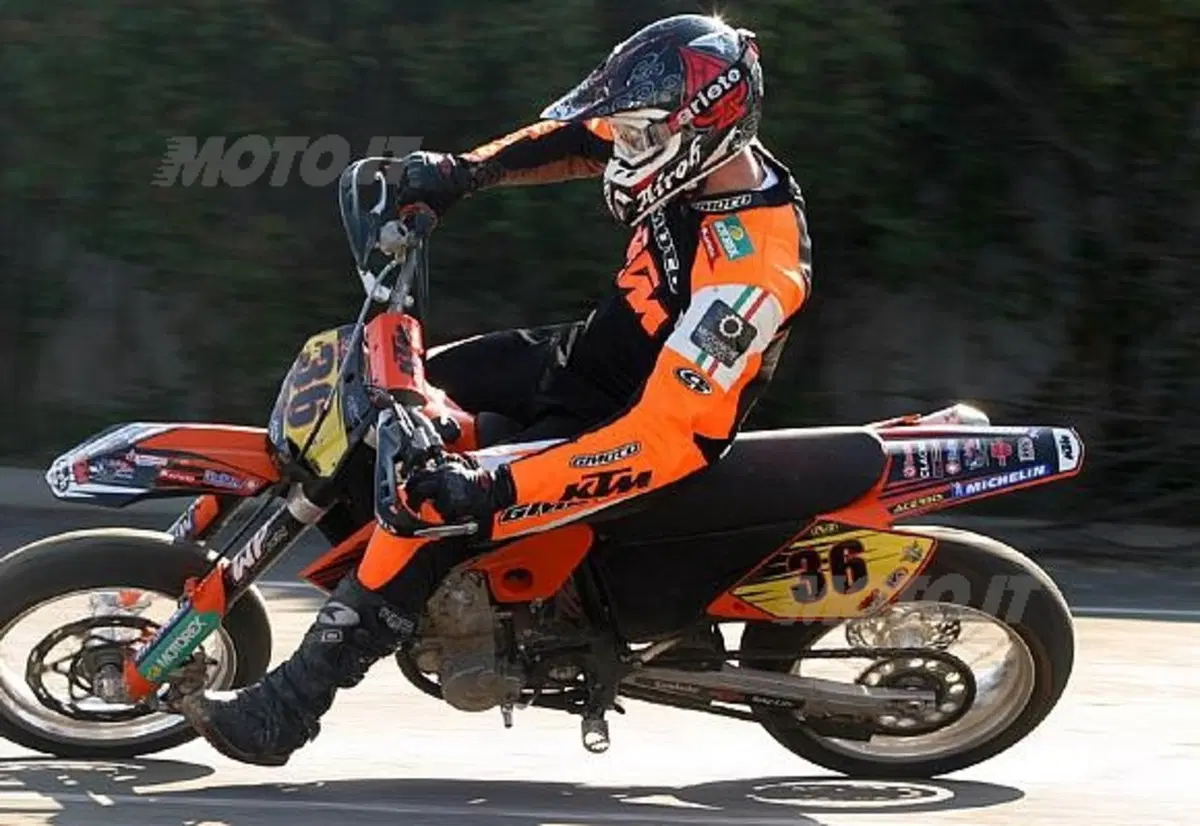 KTM completa il poker dei suoi monomarca con il Trofeo Supermoto, che ha preso il via con la prova d