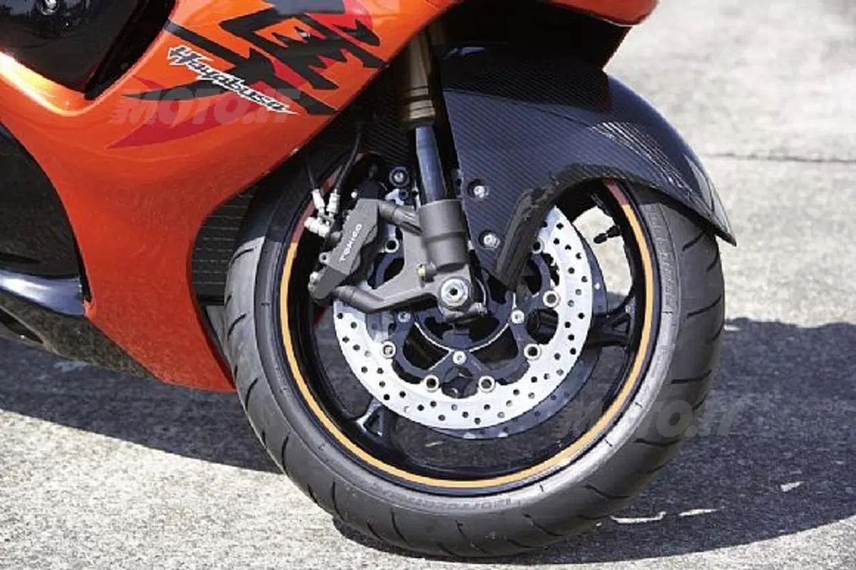 Una linea di accessori dedicata alla storica Hayabusa, la sportiva più estrema (2)