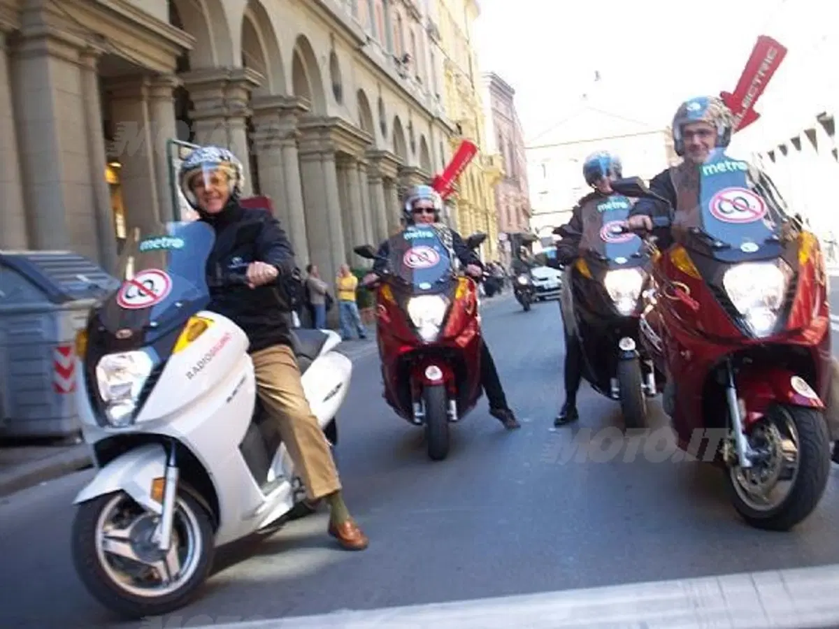 Dopo Roma, è stata Bologna ad ospitare la nuova tappa della campagna di sensibilizzazione all'uso de (2)