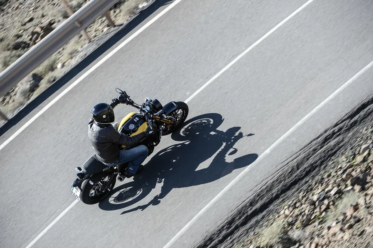 Yamaha XSR 900 (7)