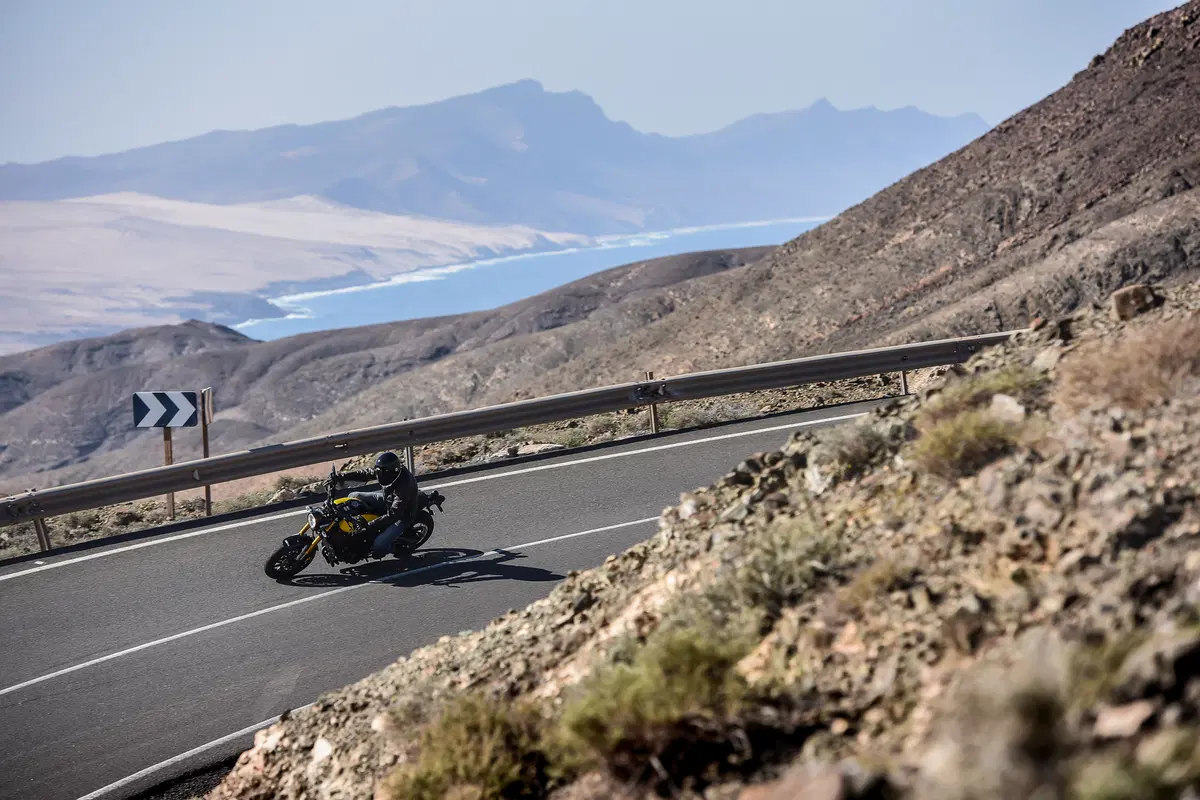 Yamaha XSR 900 (8)