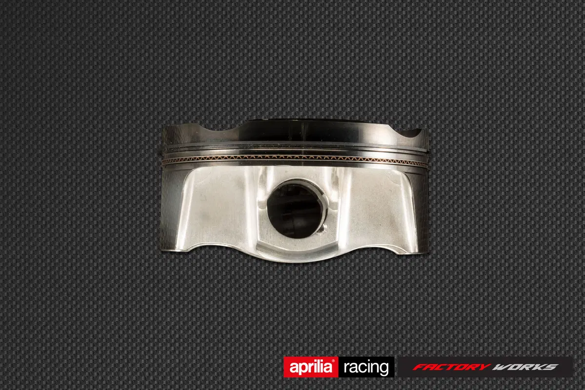 Aprilia RSV4 FW. Volo radente (3)
