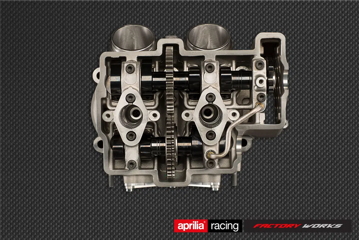 Aprilia RSV4 FW. Volo radente (2)