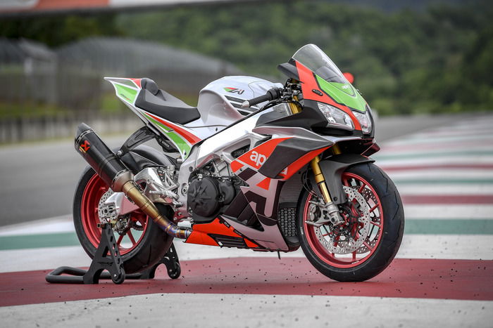 L'Aprilia RSV4 con kit Factory Works