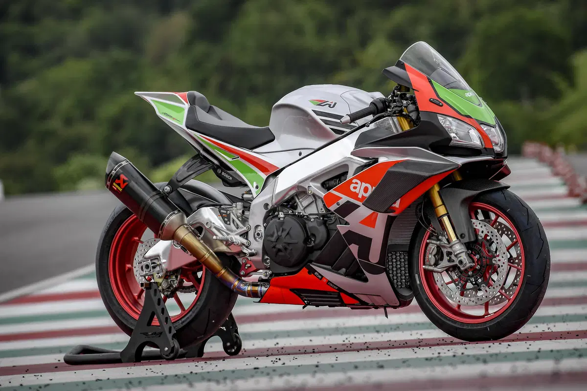 Aprilia RSV4 FW. Volo radente (13)