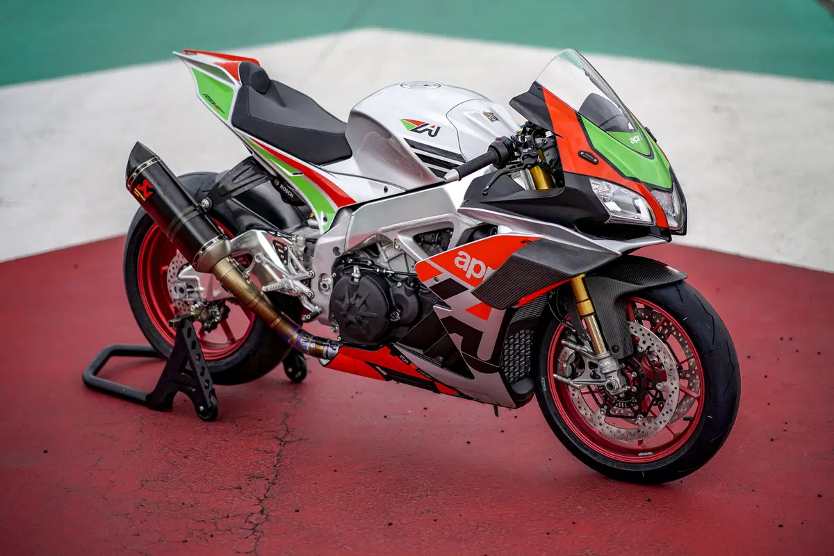 Aprilia RSV4 FW. Volo radente (14)