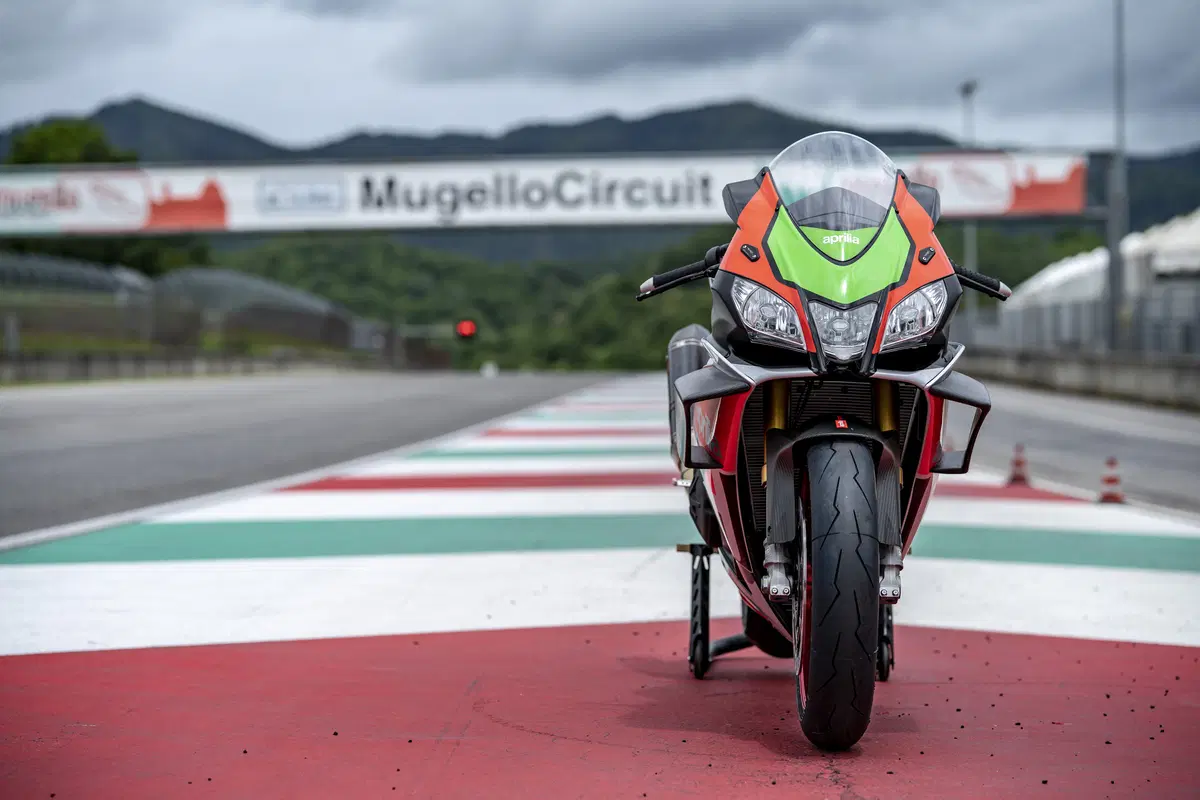 Aprilia RSV4 FW. Volo radente (15)
