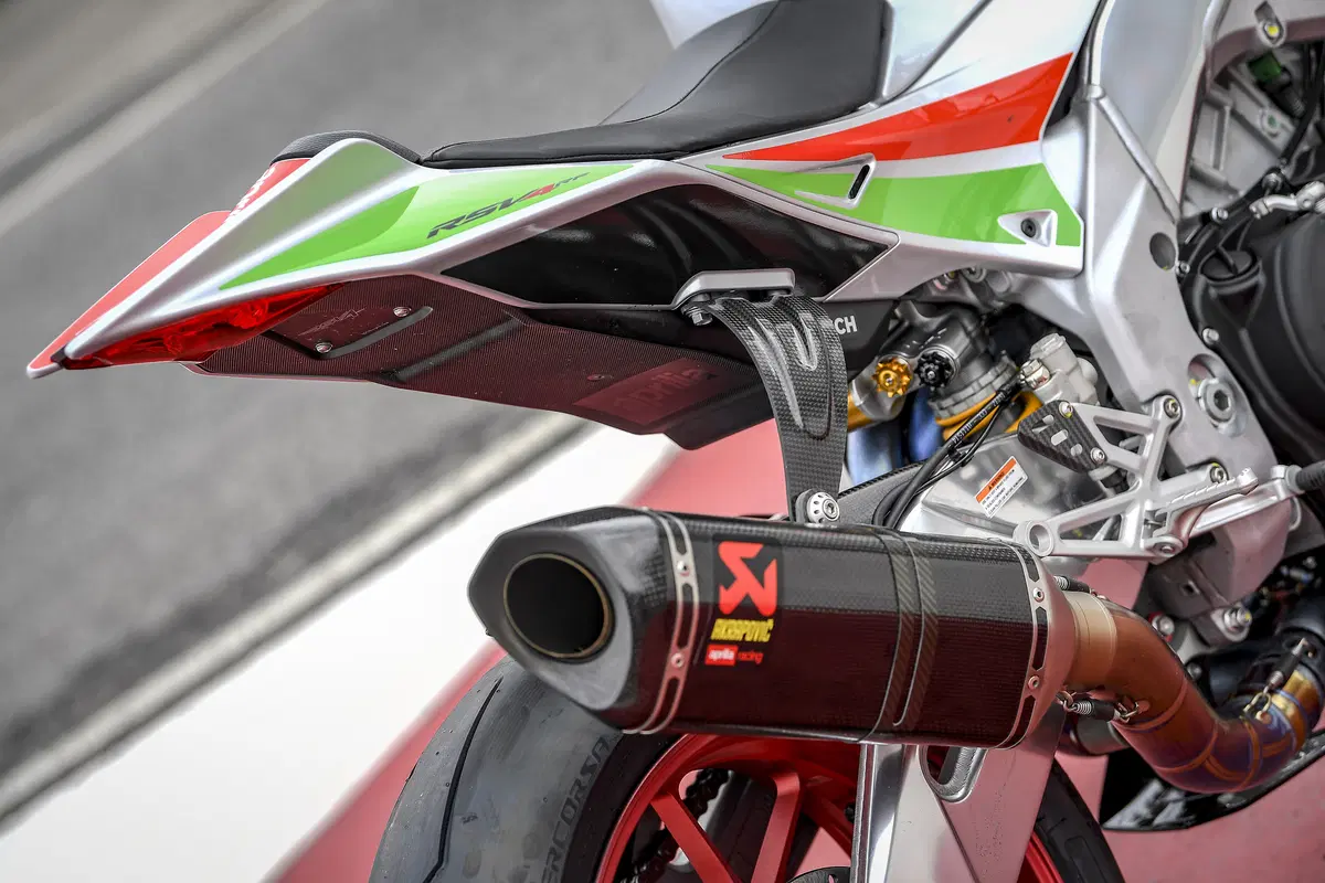 Aprilia RSV4 FW. Volo radente (16)