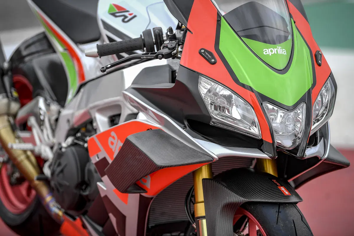 Aprilia RSV4 FW. Volo radente (17)