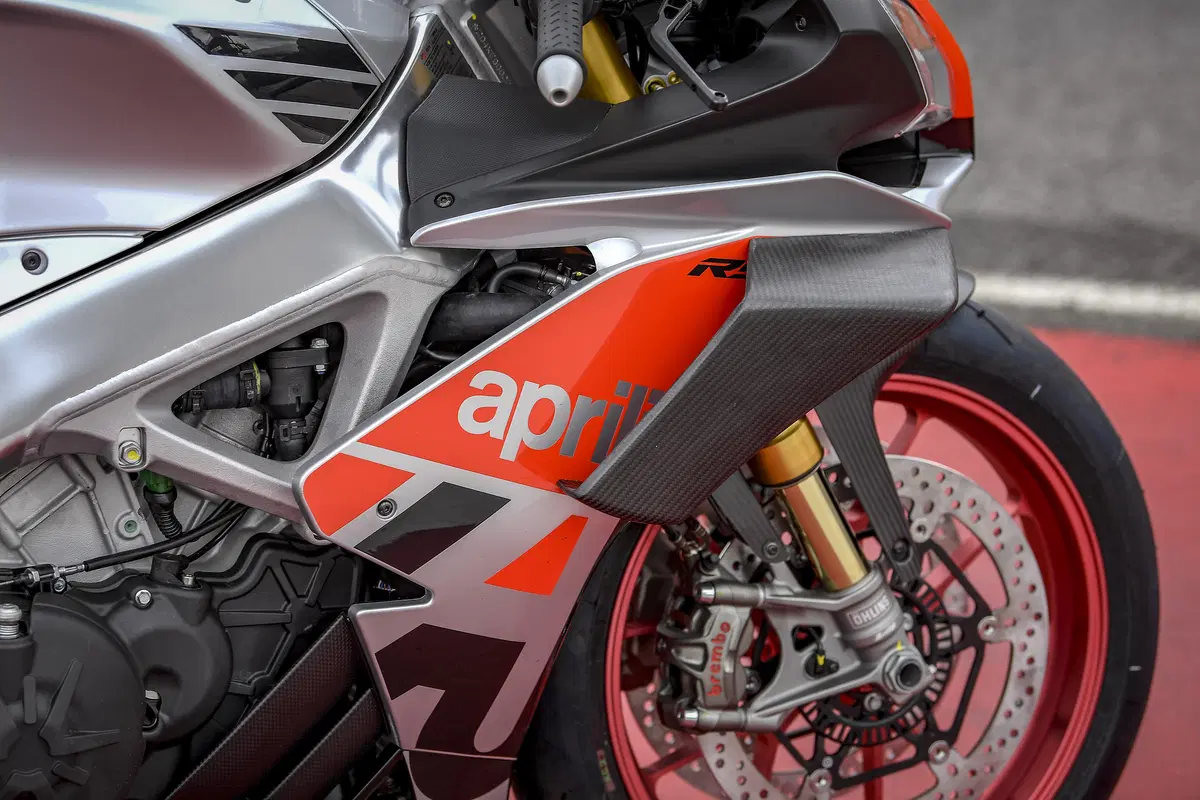 Aprilia RSV4 FW. Volo radente (18)