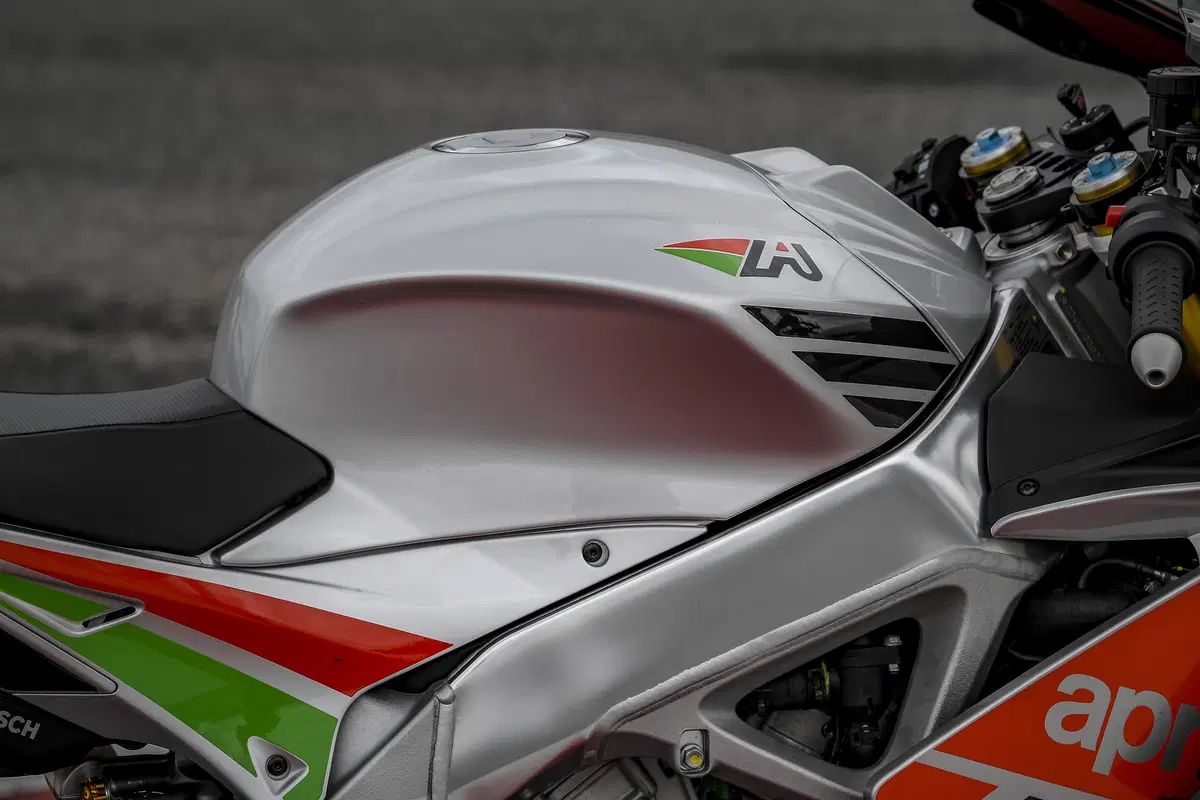 Aprilia RSV4 FW. Volo radente (19)