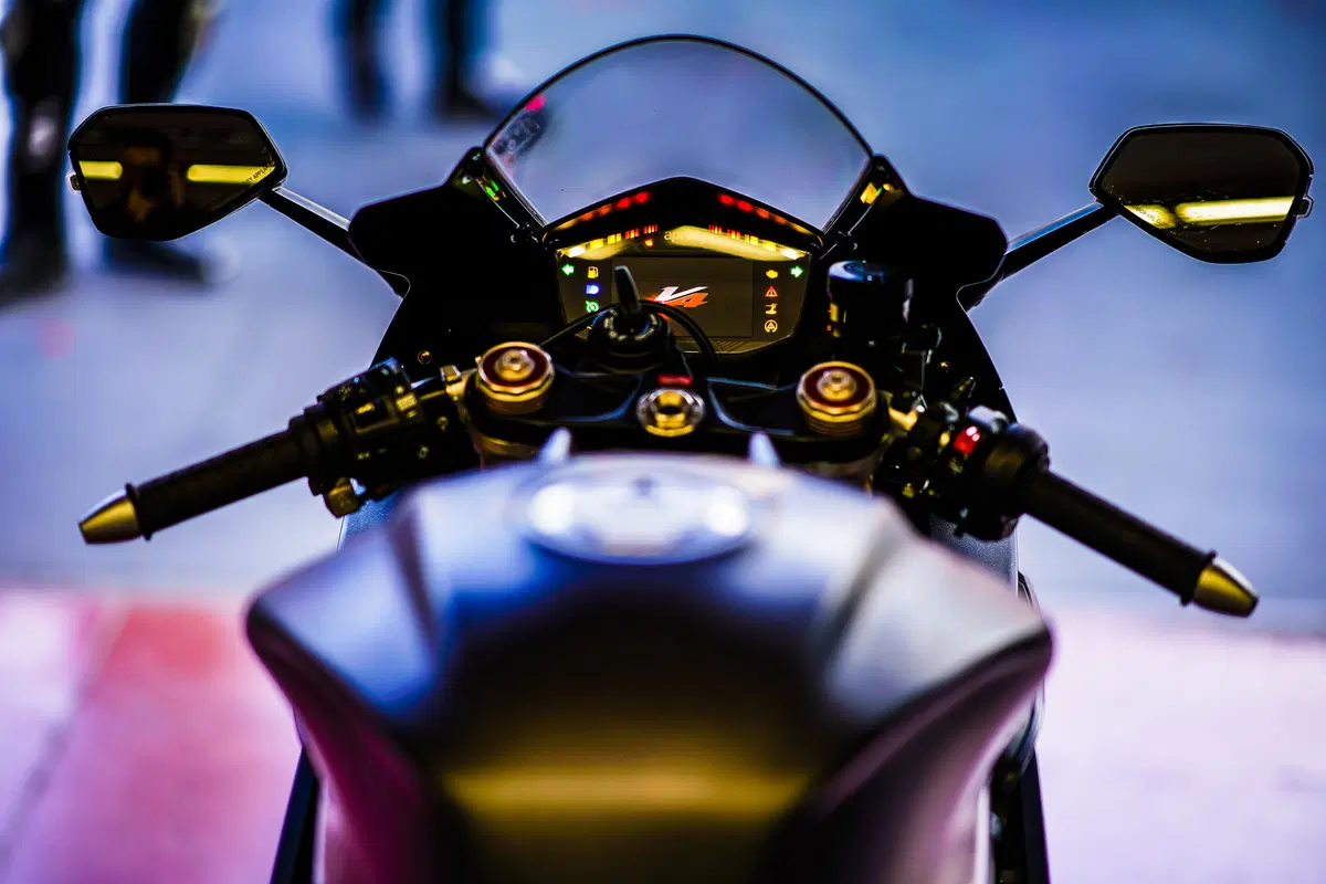 Aprilia RSV4 FW. Volo radente (23)