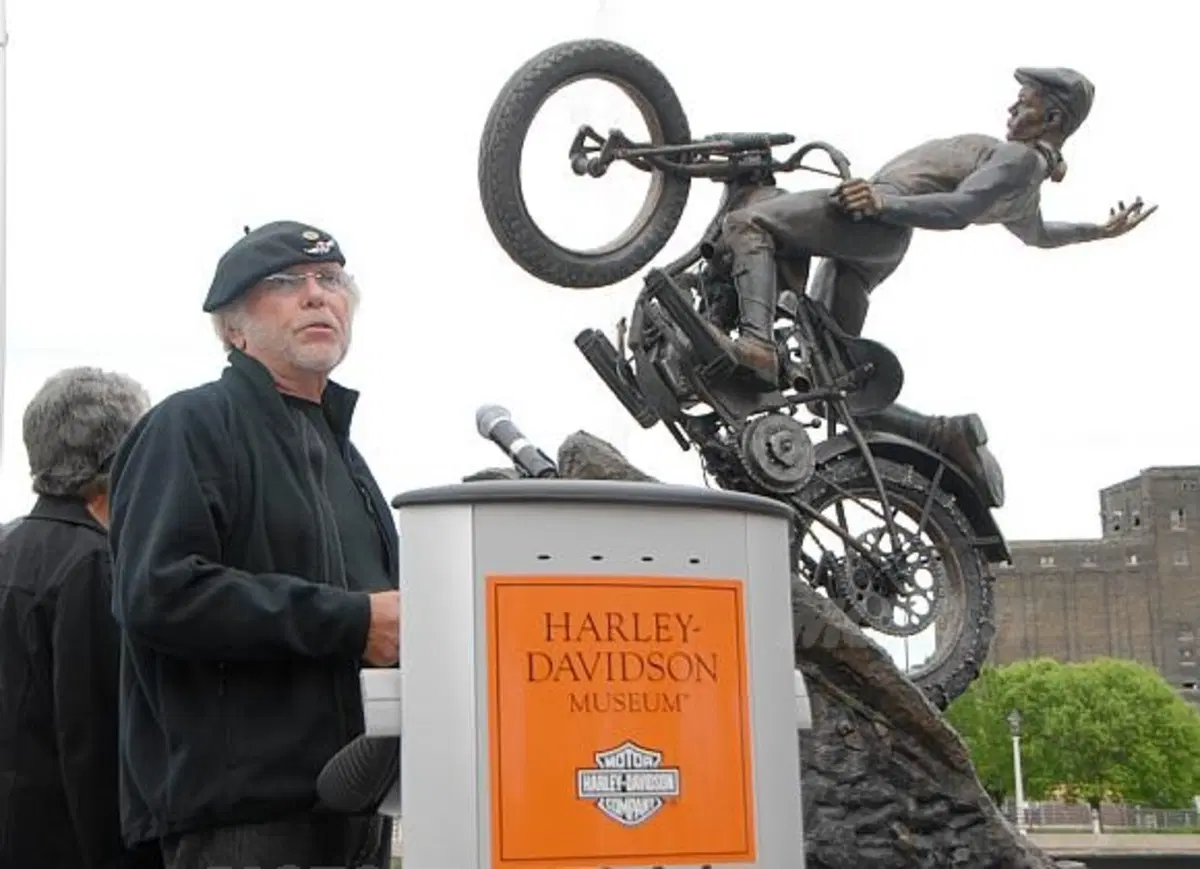 La famiglia Davidson dona una scultura al Museo che aprirà a Milwaukee (2)