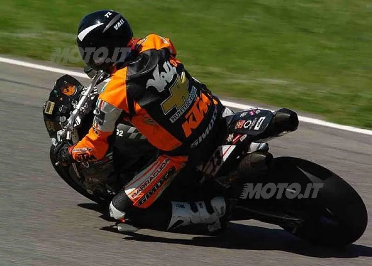 La quarta prova del monomarca Supermoto KTM si è corsa sul circuito del Mugello, col successo di Val (2)