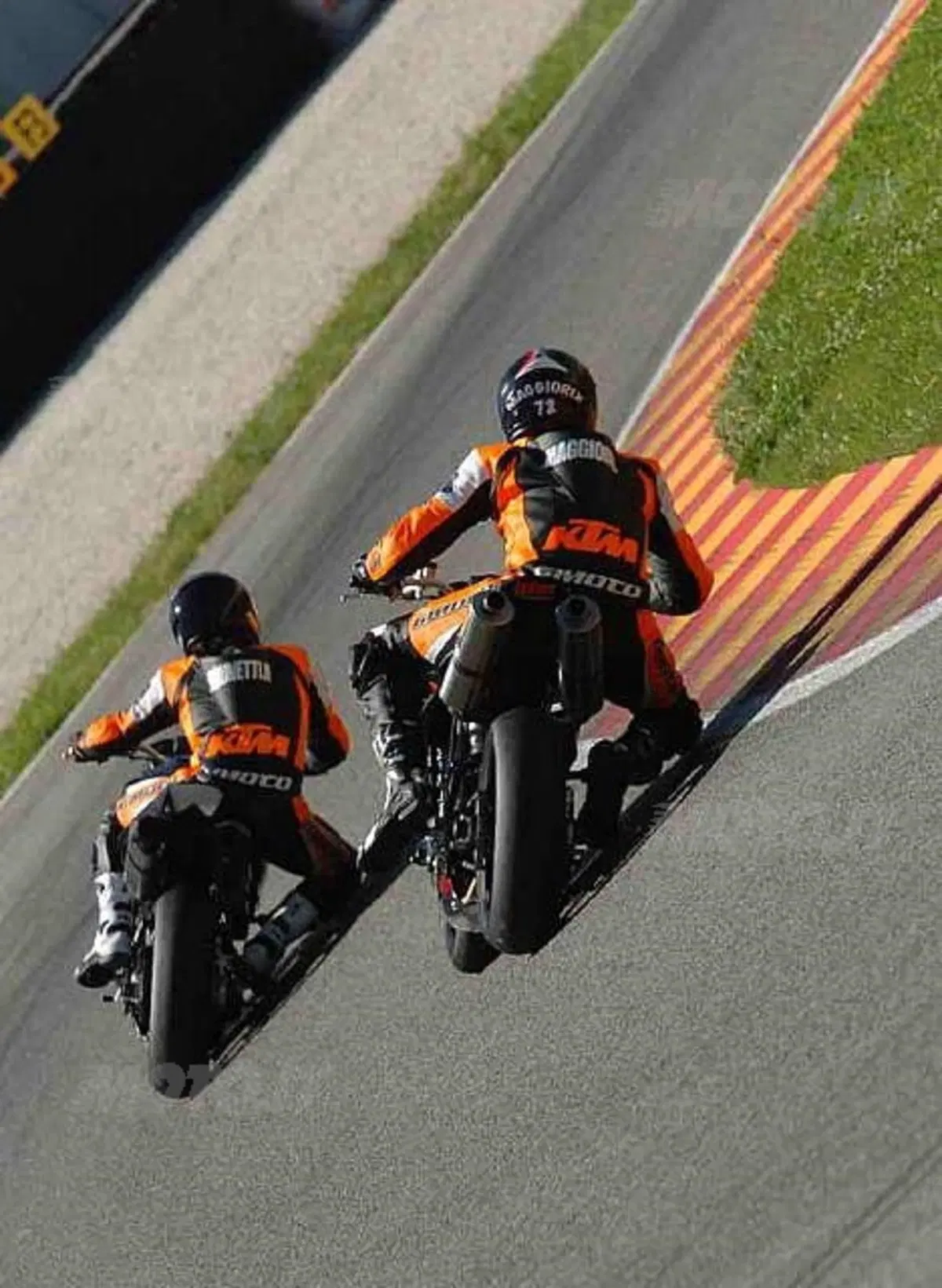 La quarta prova del monomarca Supermoto KTM si è corsa sul circuito del Mugello, col successo di Val (3)