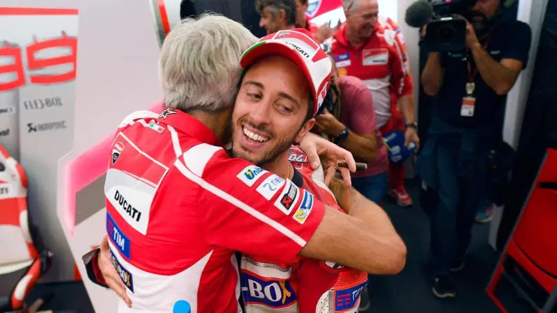 MotoGP. Dovizioso firma con Ducati: &egrave; ufficiale