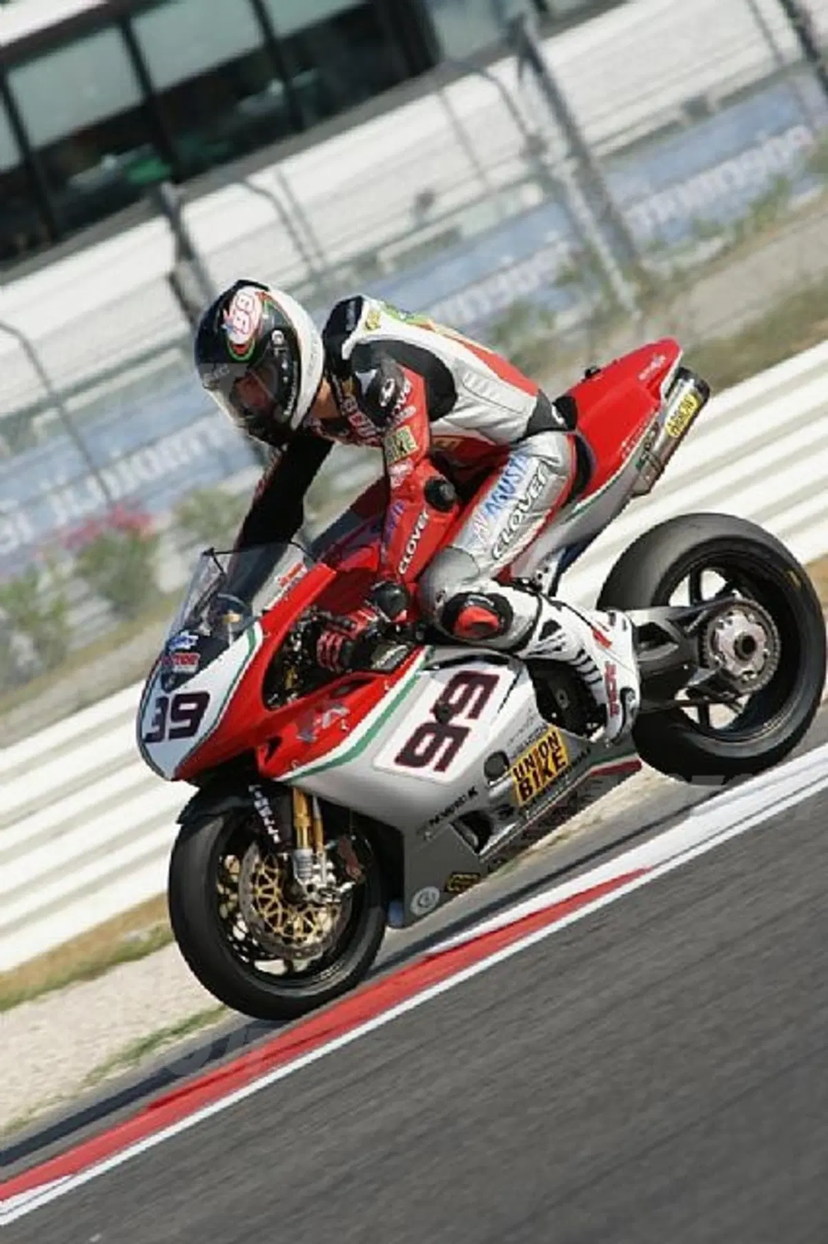Vince Brignola su Honda, che beffa Scassa 