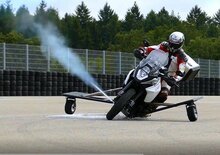 Innovazione Bosch: la moto non cade grazie al getto di gas