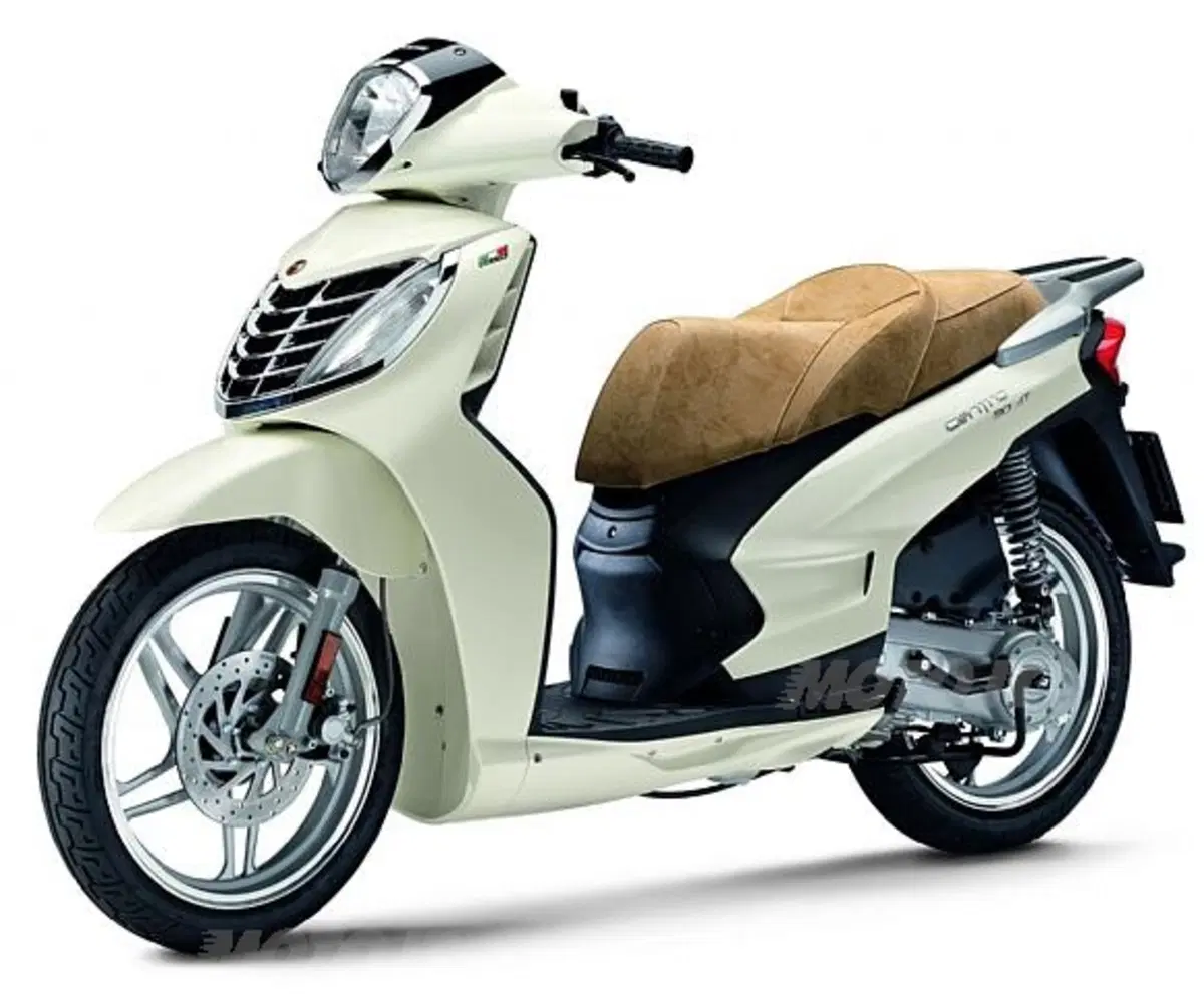 Dal successo di Centro 125cc e 160cc nasce Centro 50cc, il nuovissimo scooter Malaguti con ruote alt