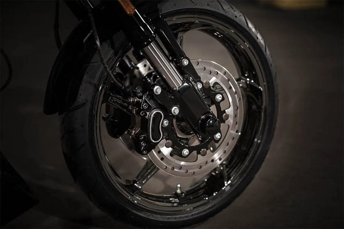 Harley-Davidson CVO - Custom Vehicle Operations 1800 Breakout Pro Street (2016 - 17) - FXSBSE (3)