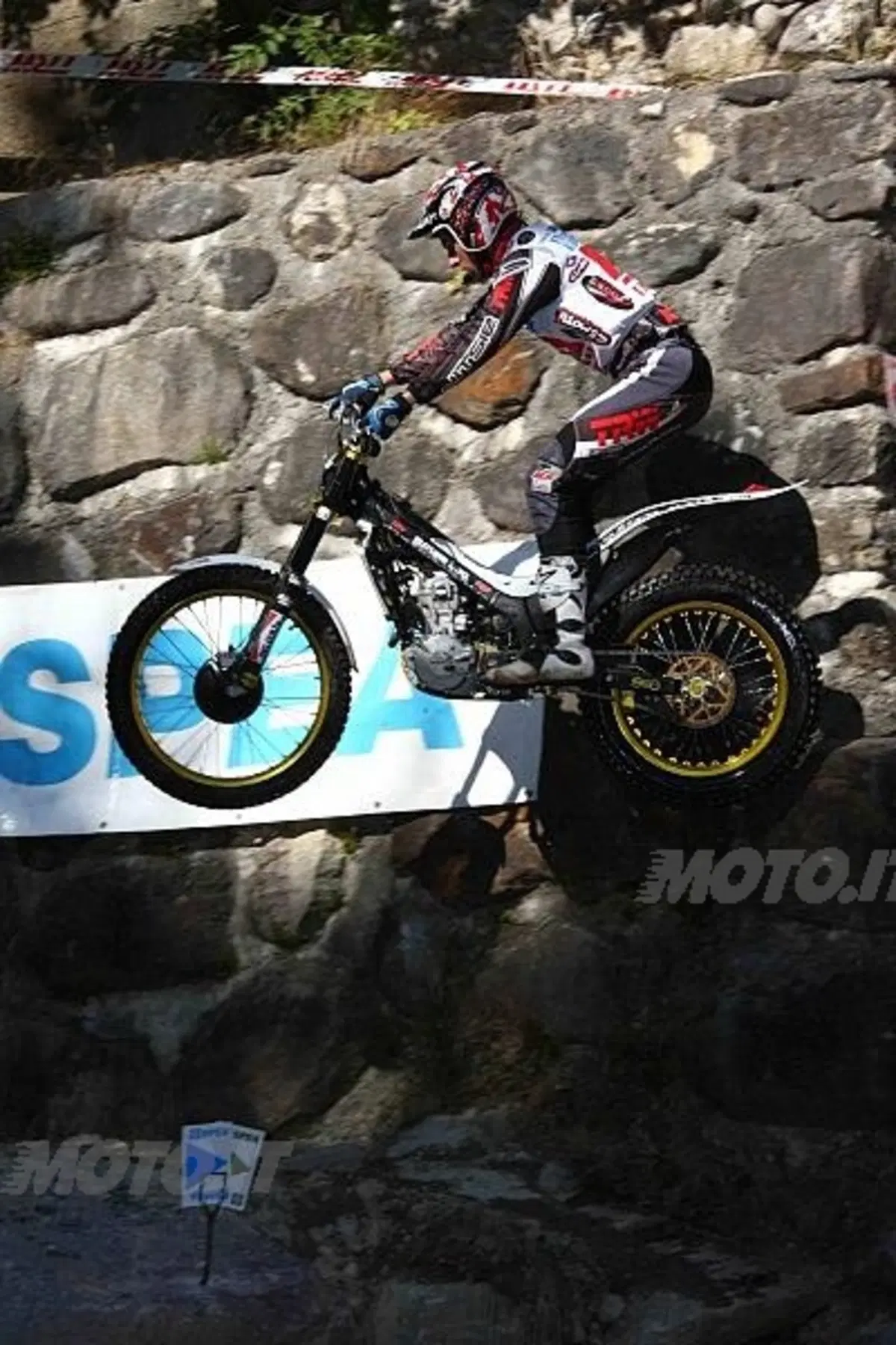 Fabio Lenzi, dopo una lunga lotta con Maurino,  si conferma campione anche nell'outdoor