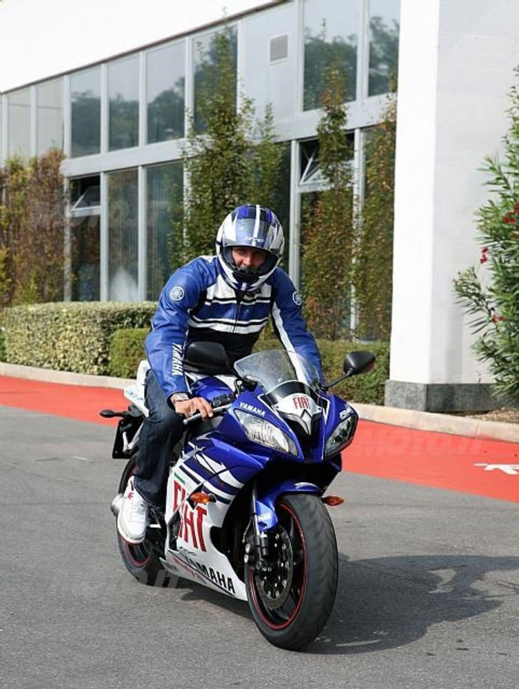 Marco Materazzi in sella alla Yamaha YZF-R6 2008 - Fiat Yamaha Team Replica