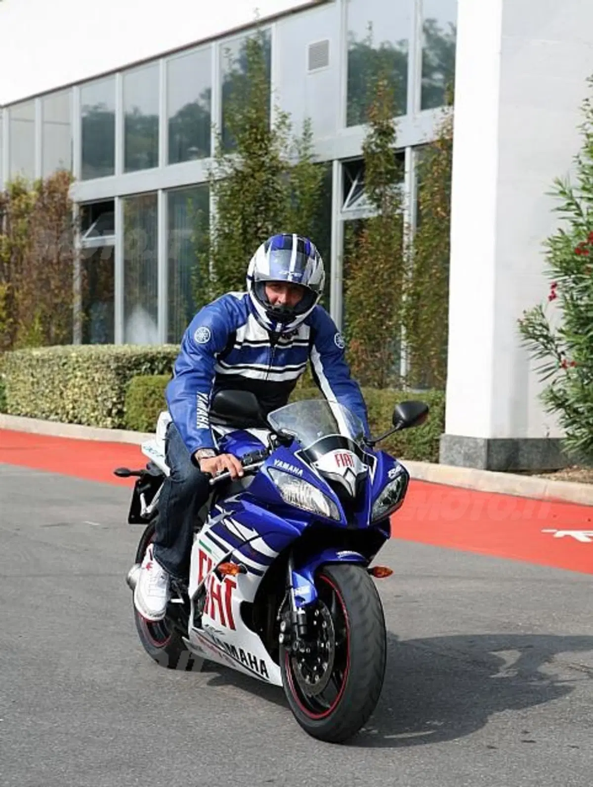 Materazzi ritira la prima YZF-R6 Fiat Yamaha Team Replica