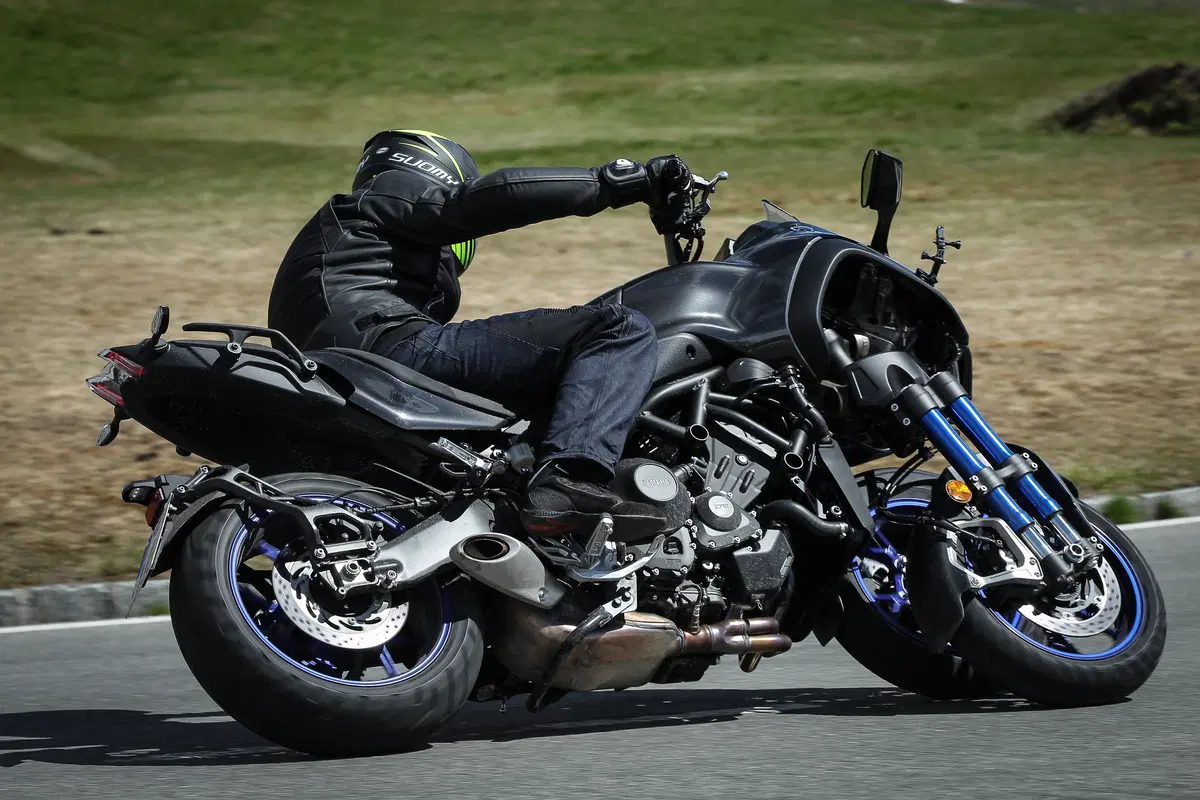 Yamaha Niken. Mutazione del terzo tipo (9)