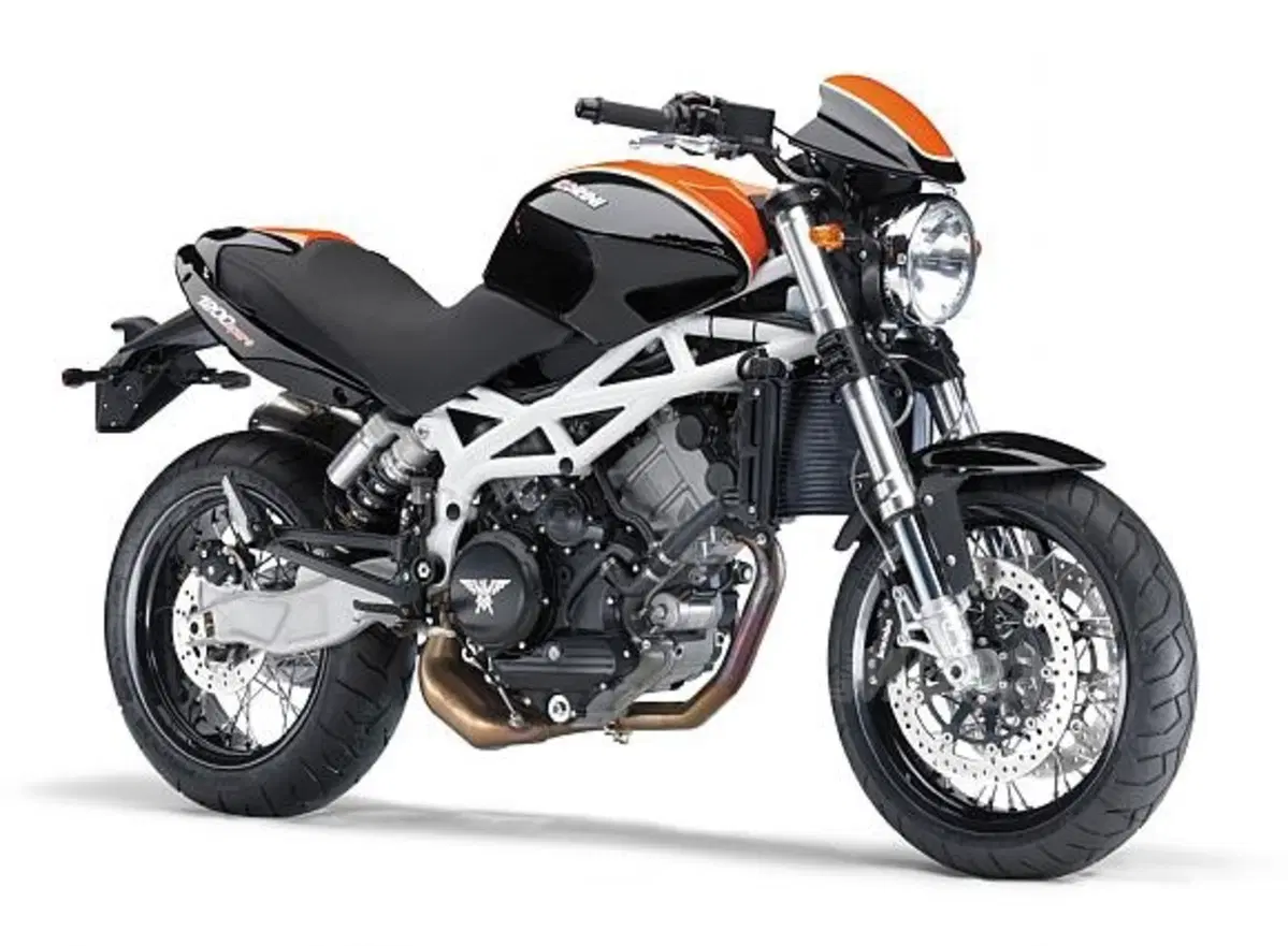 Nuova grafica per la 1200 Sport