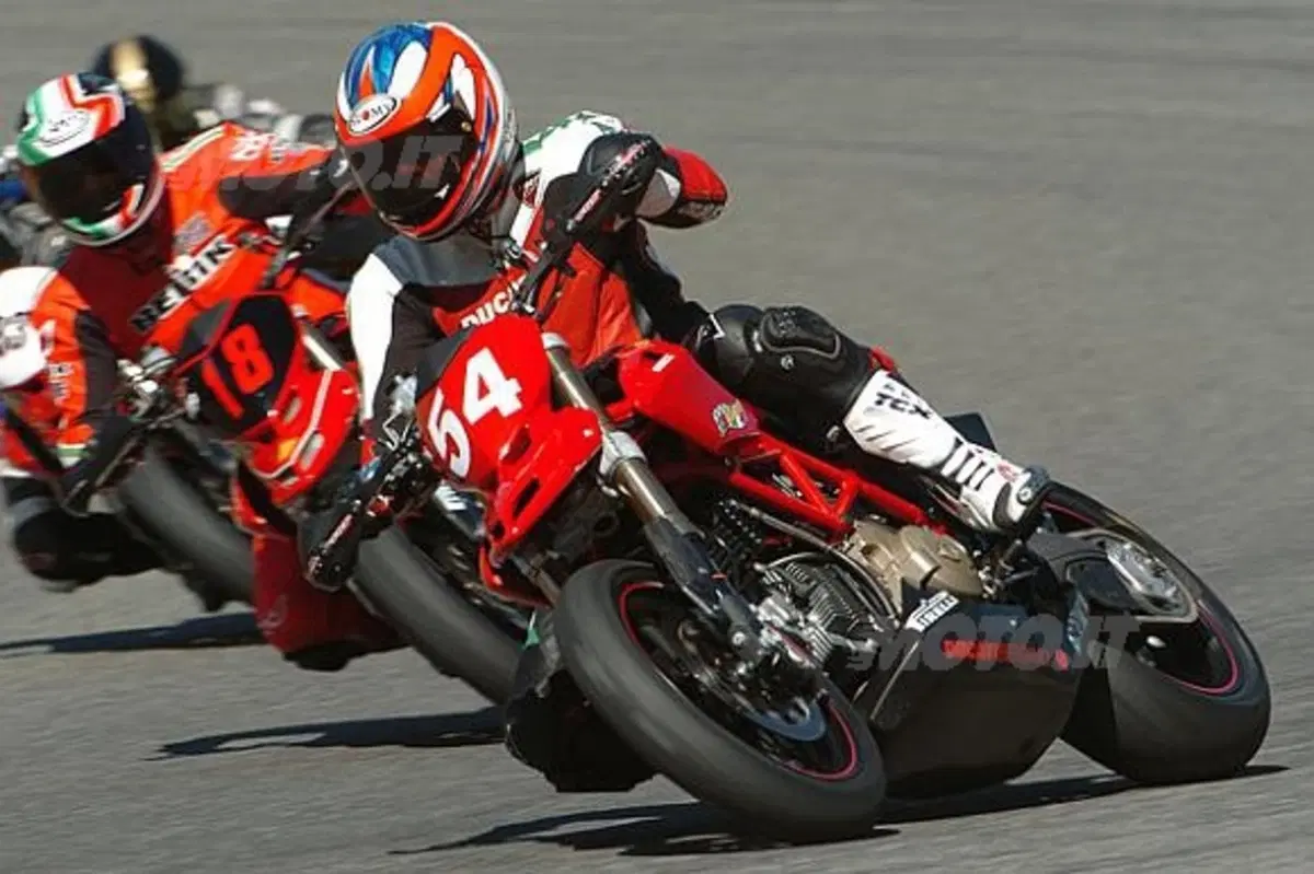 Desmo challenge 2009 (3)