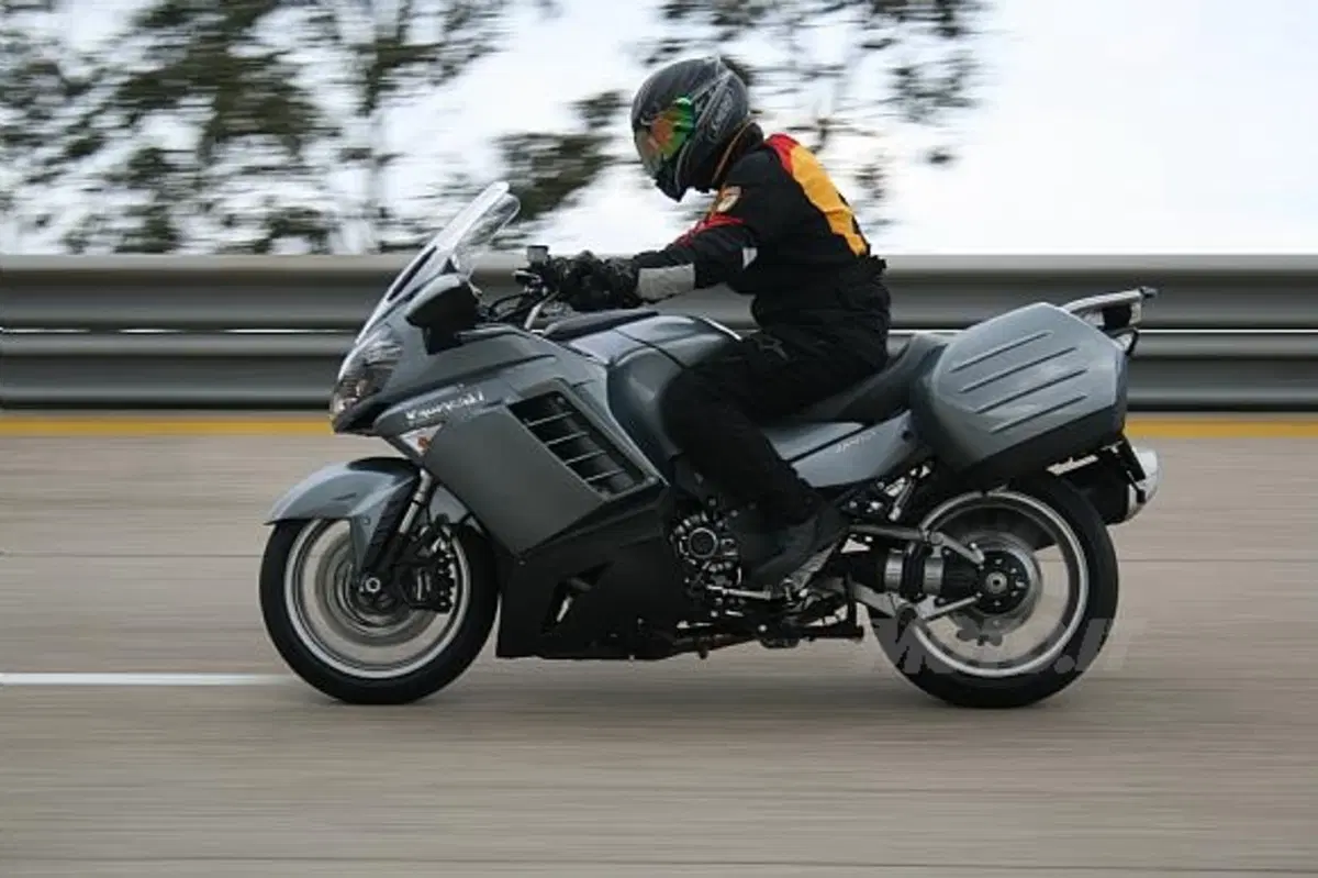Pirelli e Troy Bayliss per presentare Angel ST (6)