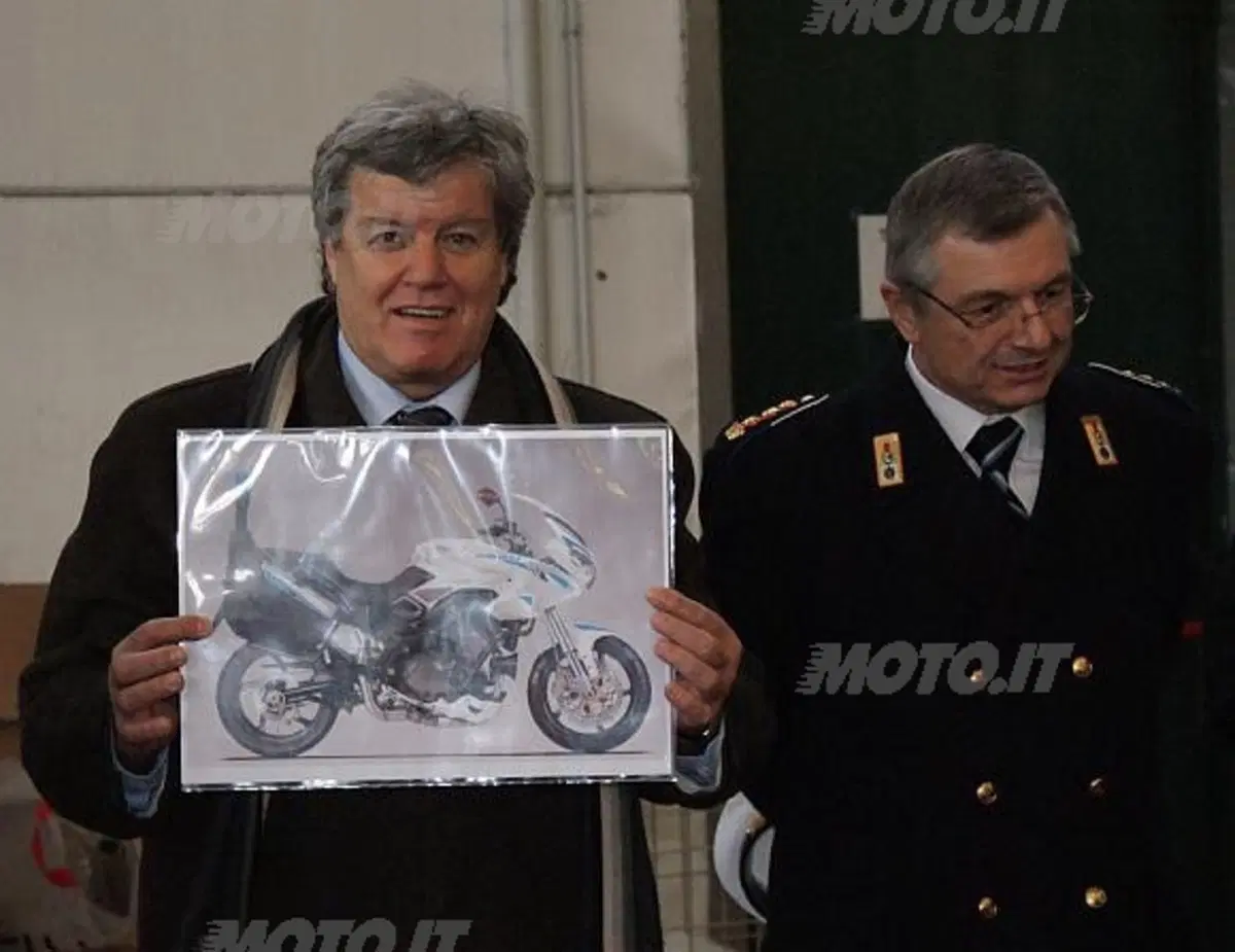 Presentata alle autorità di Pesaro la nuova versione della Tre1130K espressamente sviluppata per le  (2)
