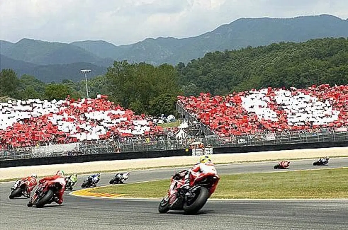 Tribuna Ducati al Mugello (2)
