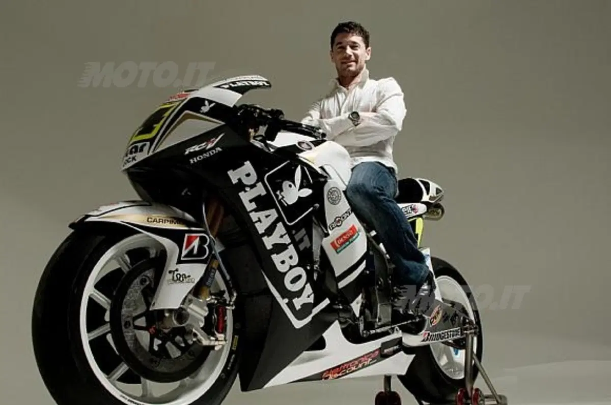 Le conigliette di Playboy arrivano in MotoGP (5)