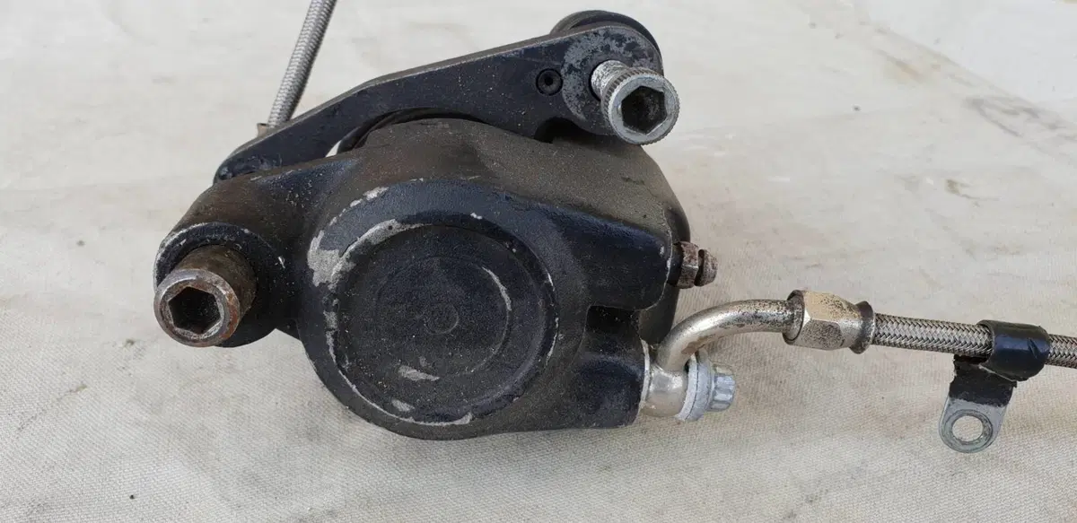 Pinza freno ant con tubo Harley Sportster 883 Harley-Davidson