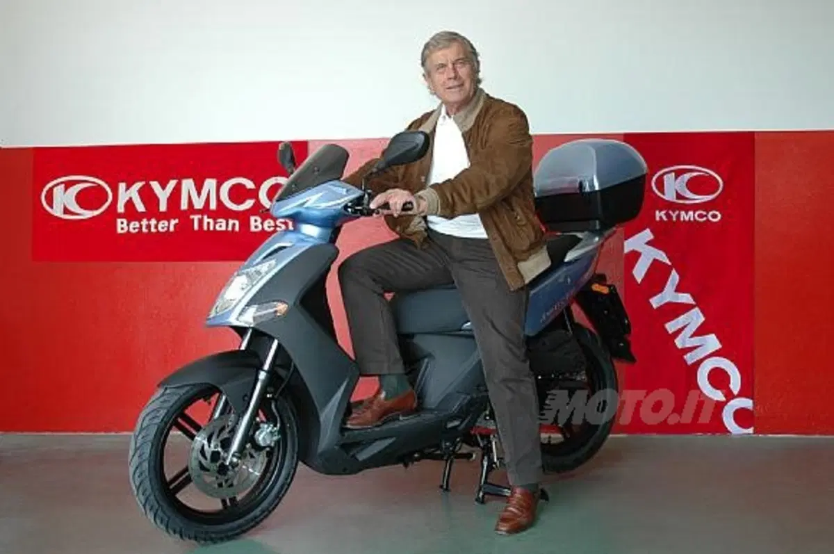 Un Agility R16 125 a Giacomo Agostini
