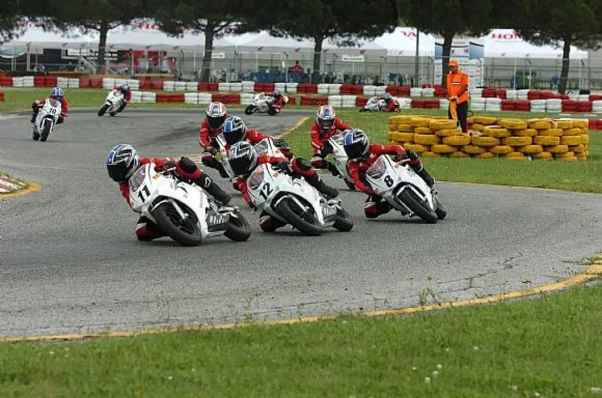 I 24 piloti del Honda Italia Racing Project (HIRP) hanno iniziato la formazione che li farà crescere (3)