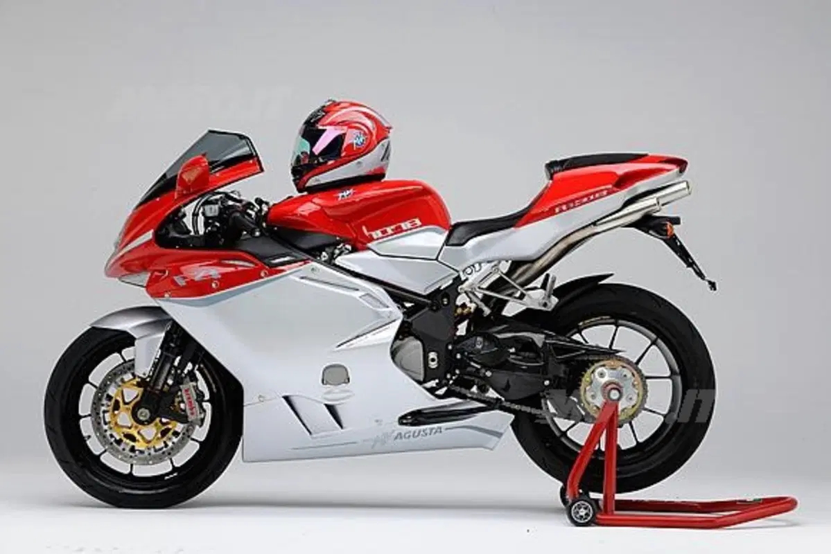 MV fedele alla tradizione sportiva con MV Agusta Corse (2)