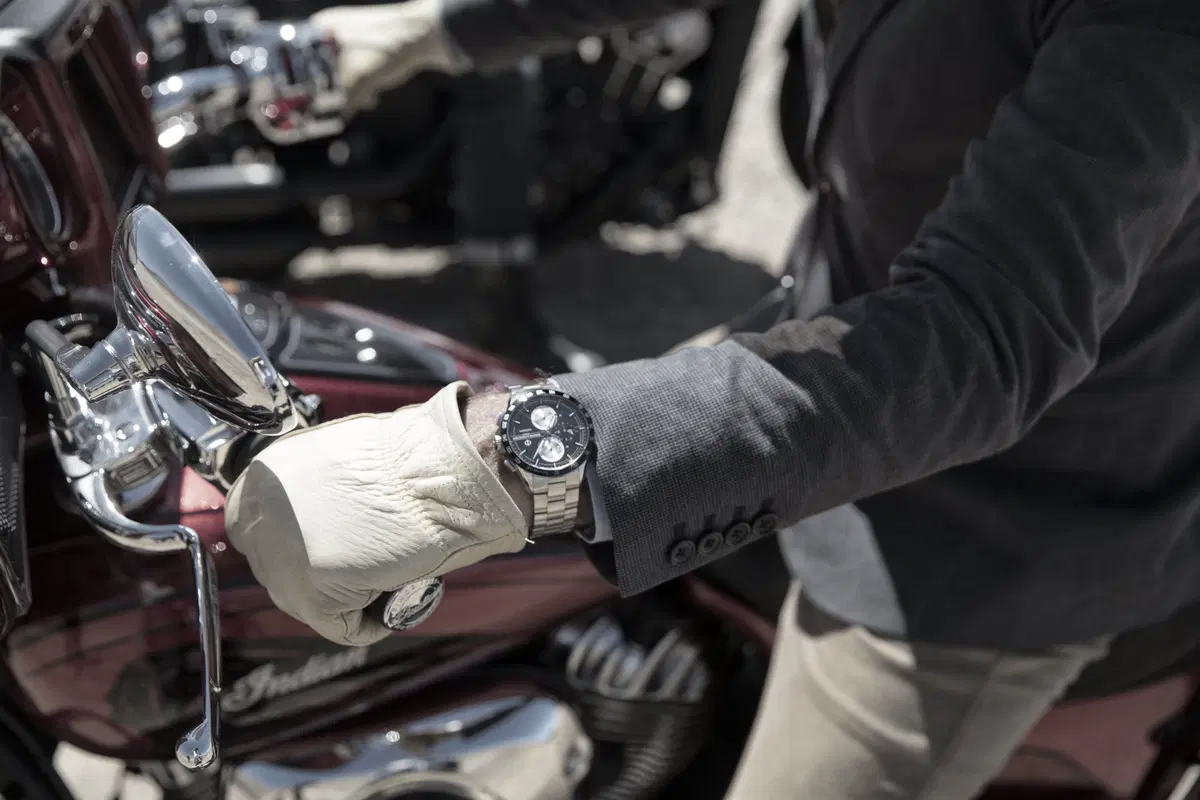 Baume &amp; Mercier e Indian Motorcycle, una giornata in circuito a Vairano per celebrare la partnership