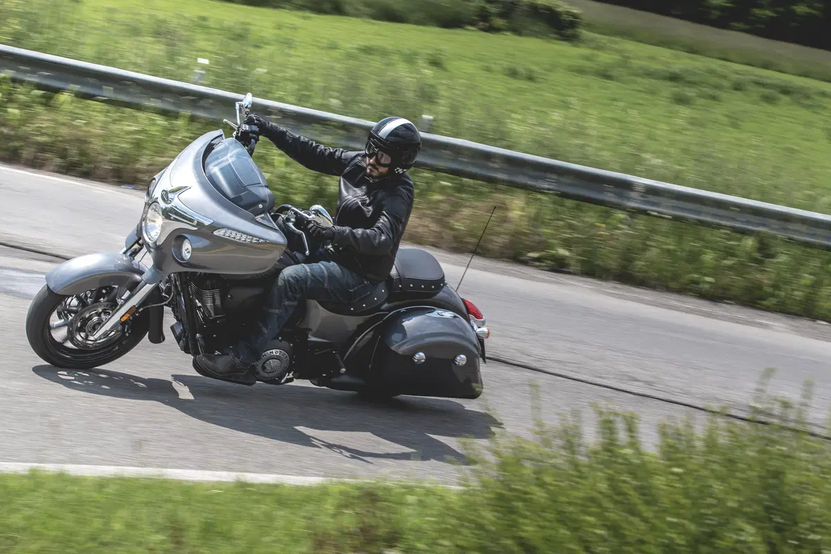 Baume & Mercier e Indian Motorcycle, una giornata in circuito a Vairano per celebrare la partnership (77)