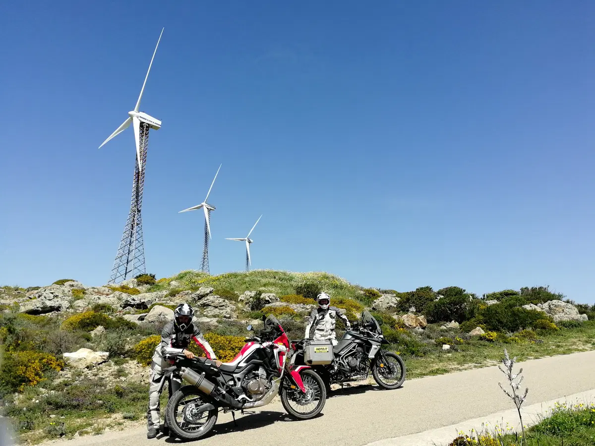 Honda Africa Twin CRF1000L vs Triumph Tiger 800 XCa: la prova On e Off-road