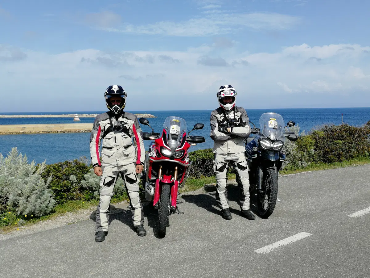 Honda Africa Twin CRF1000L vs Triumph Tiger 800 XCa: la prova On e Off-road (4)