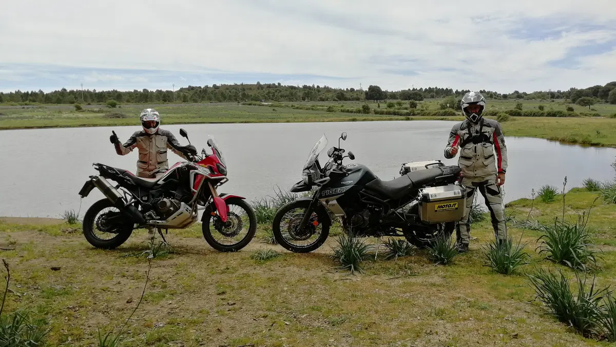 Honda Africa Twin CRF1000L vs Triumph Tiger 800 XCa: la prova On e Off-road (6)